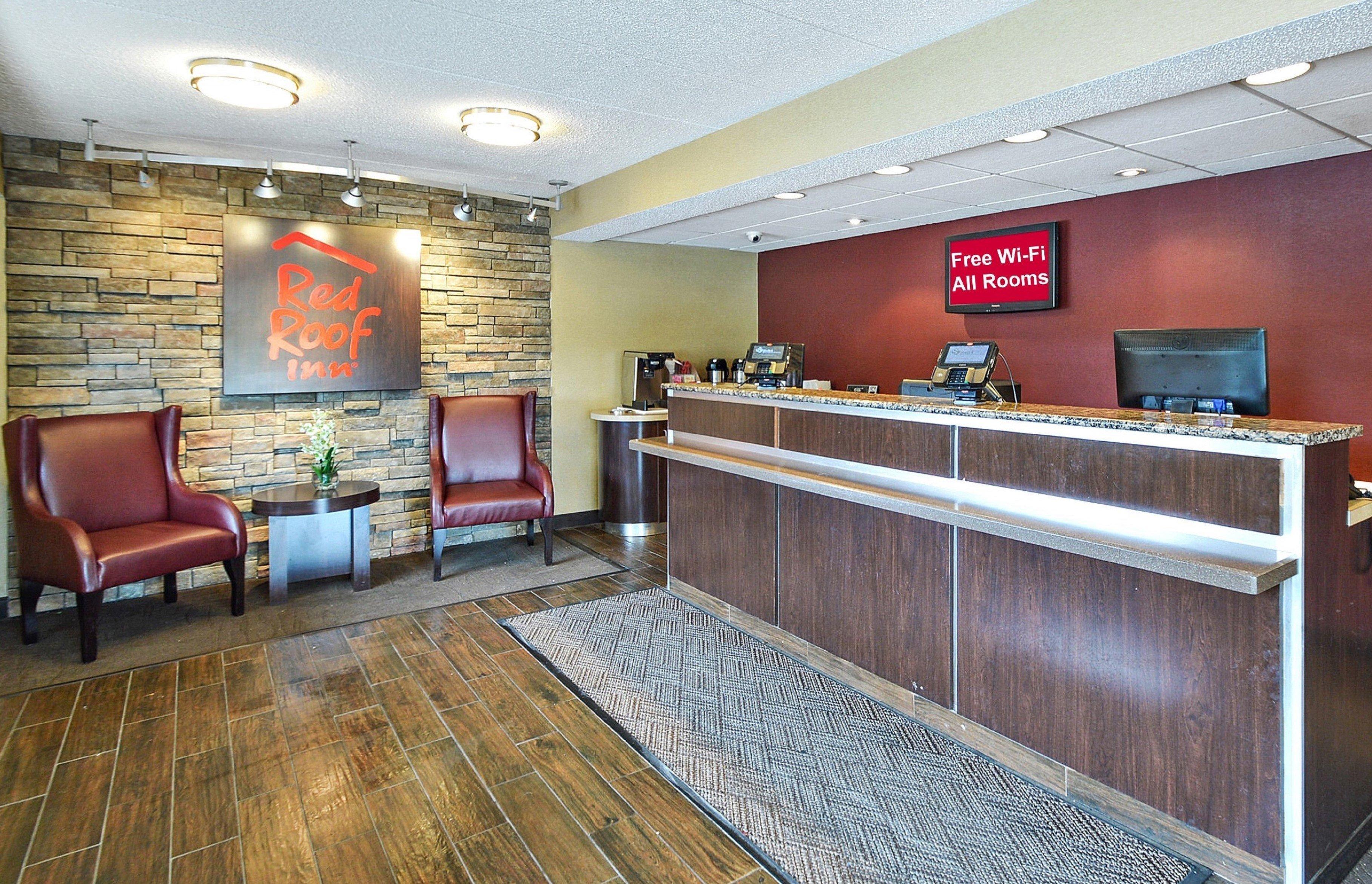 Red Roof East - Hurstbourne Motel