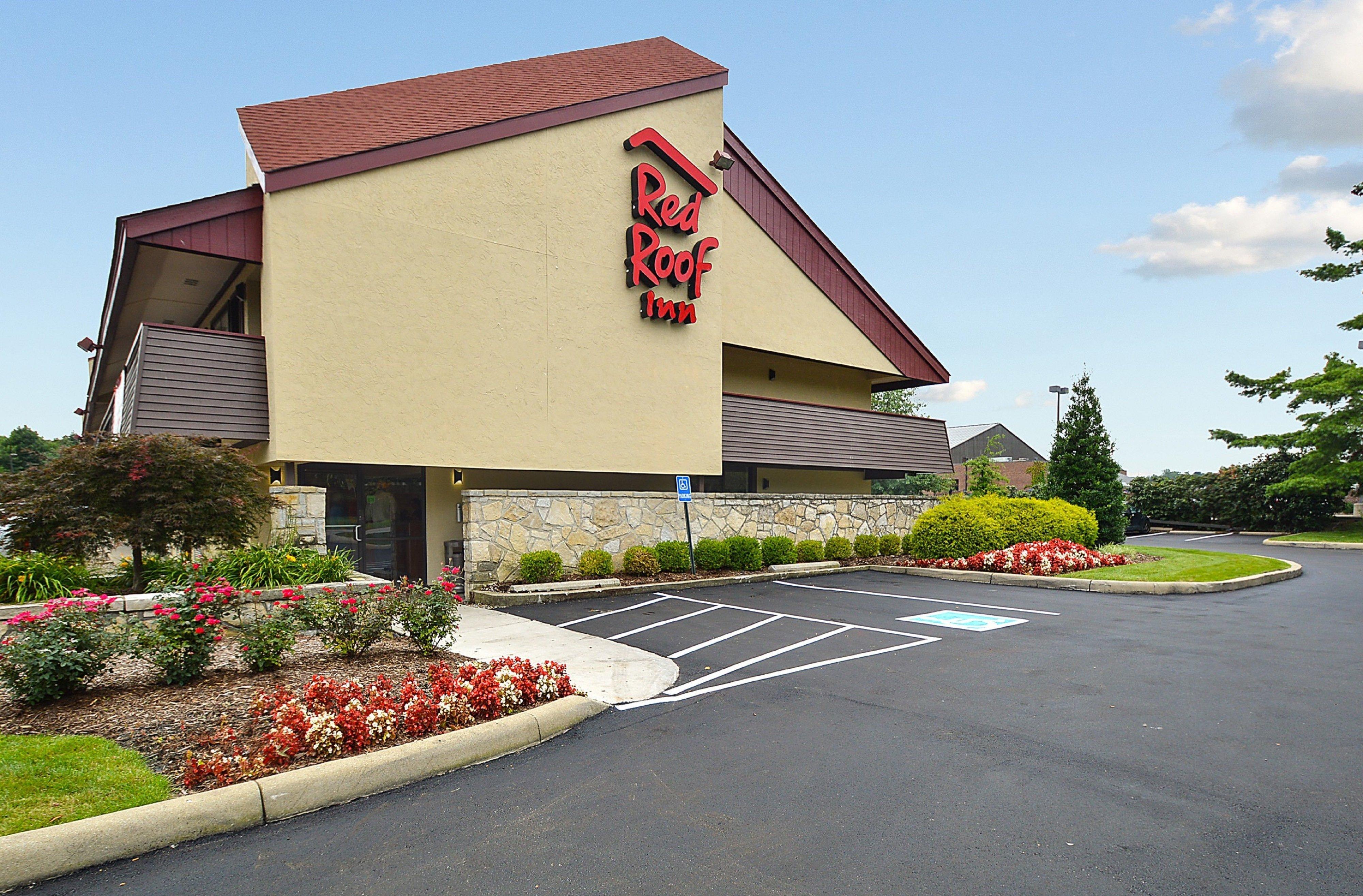Red Roof East - Hurstbourne Motel