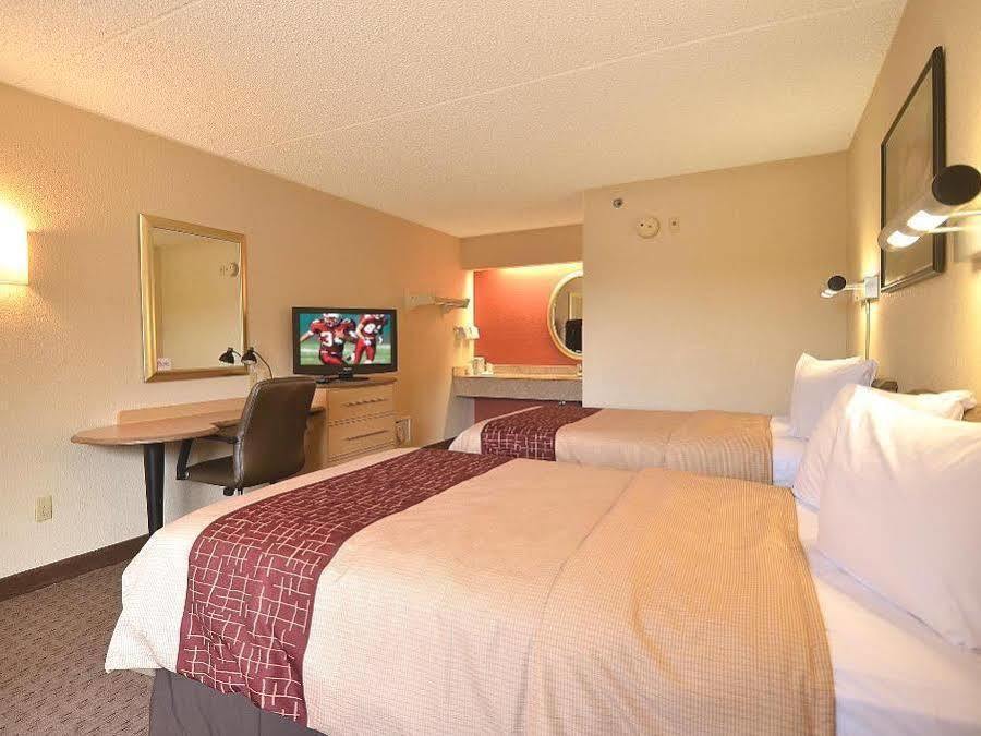 Red Roof East - Hurstbourne Motel 2*